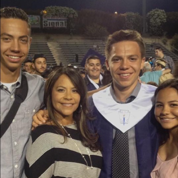 Meet your Posh Ambassador, Sandy🌹 - Picture 5 of 11